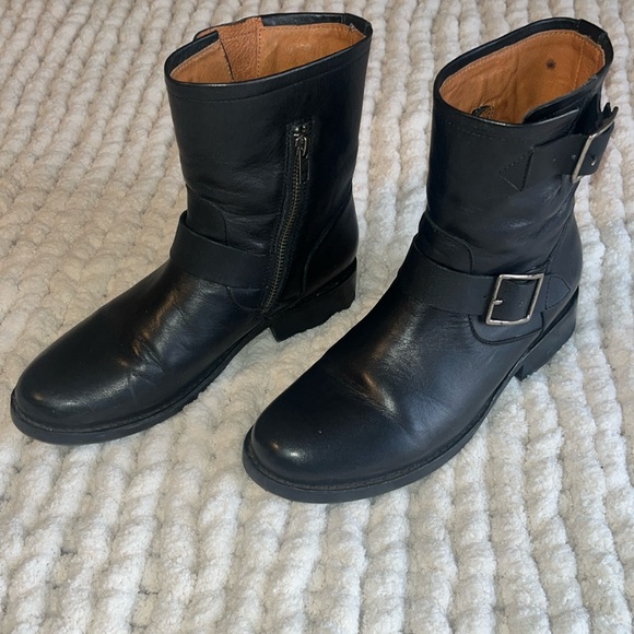 Frye Vicky 3478817 Black Leather Harness Boots Women’s 7.5 B - Picture 2 of 4